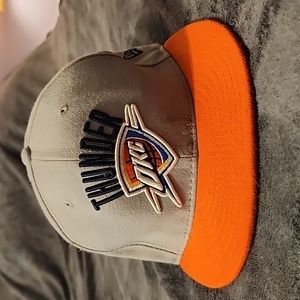 Mens OKC THUNDER flatbill hat. Size 7 1/2